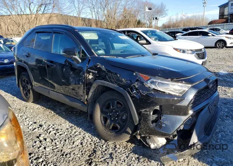 2021 Toyota Rav4 Xle z USA, uszkodzony, nr VIN 2T3RWRFV9MW126338